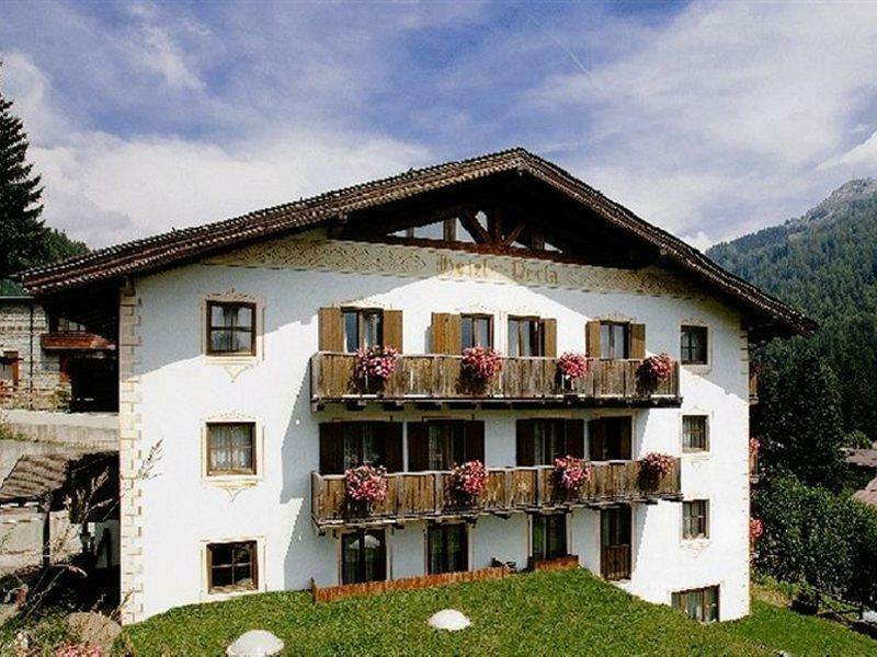 Perla Hotel 3*